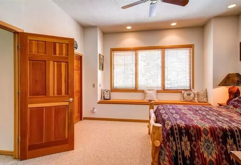 בית מלון כפרי Gold Flake