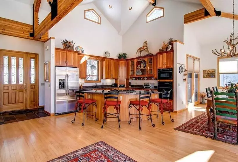 בית מלון כפרי Gold Flake