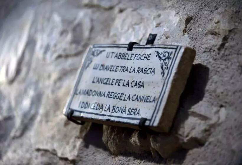 هتل Robur Marsorum Albergo Diffuso