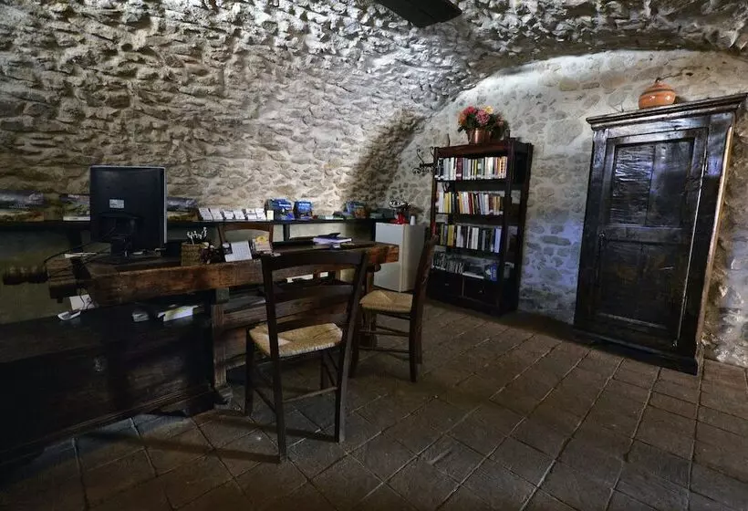 هتل Robur Marsorum Albergo Diffuso