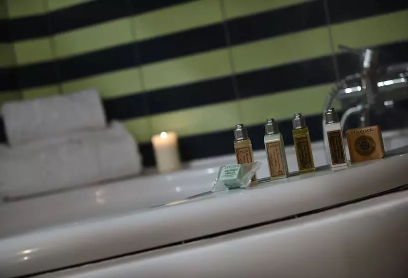 هتل Robur Marsorum Albergo Diffuso