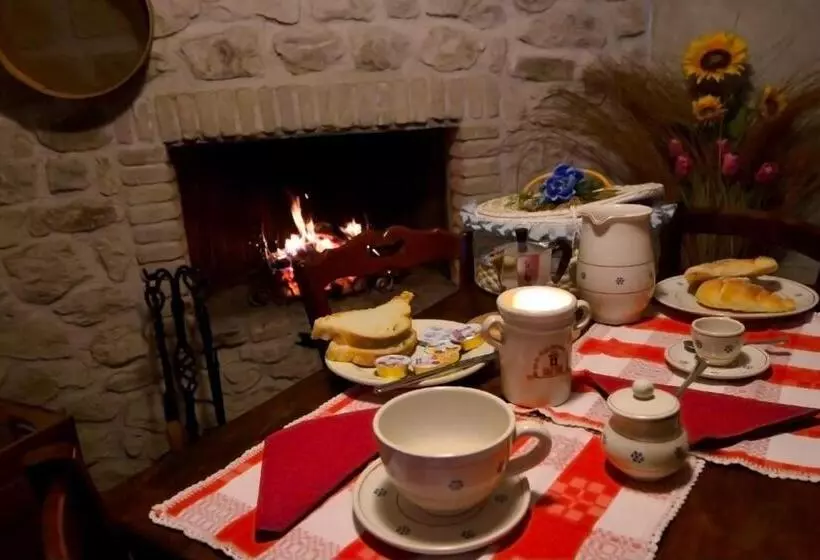 هتل Robur Marsorum Albergo Diffuso