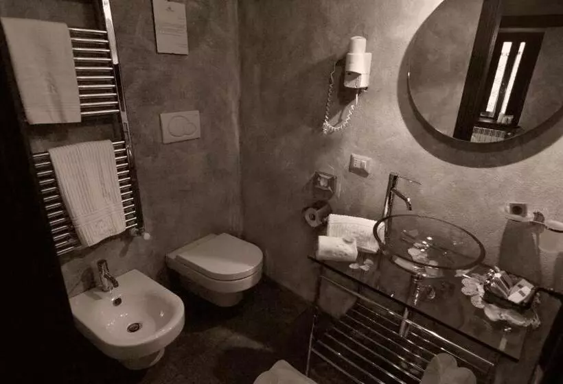 هتل Robur Marsorum Albergo Diffuso