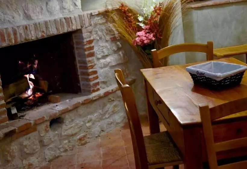 هتل Robur Marsorum Albergo Diffuso