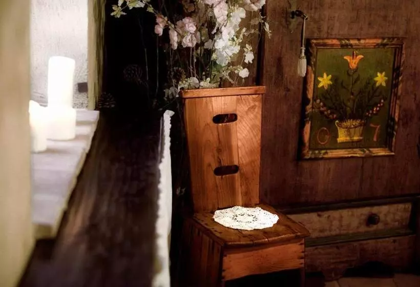 هتل Robur Marsorum Albergo Diffuso