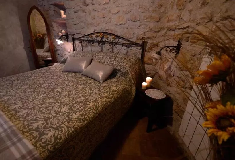 هتل Robur Marsorum Albergo Diffuso