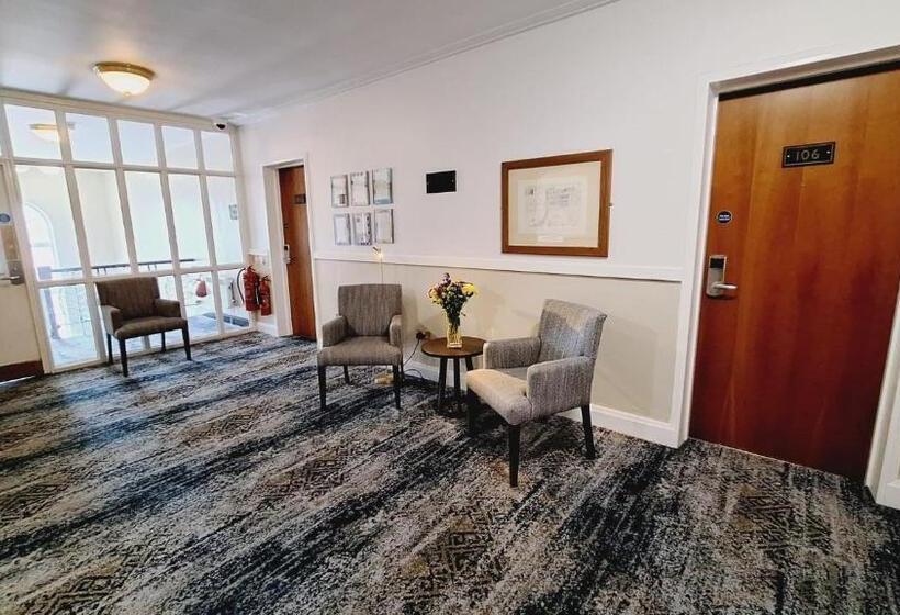 فندق The Brocket Arms Wetherspoon