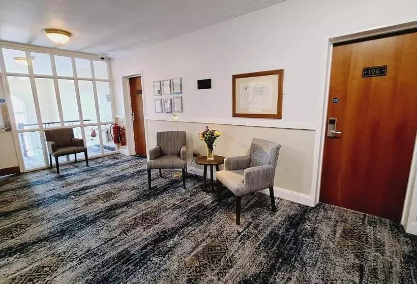 فندق The Brocket Arms Wetherspoon