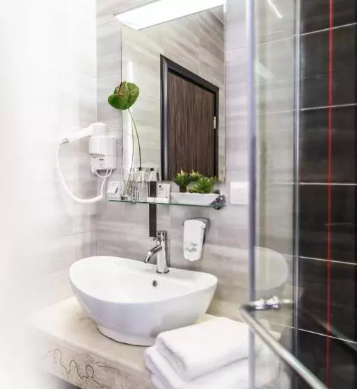 هتل Theater Belgrade