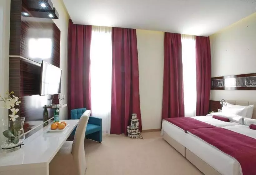 هتل Theater Belgrade