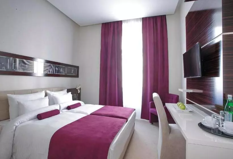 هتل Theater Belgrade