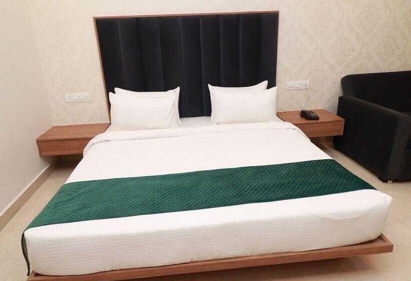 בית מלון כפרי 7 Vachan Lawns And Banquet