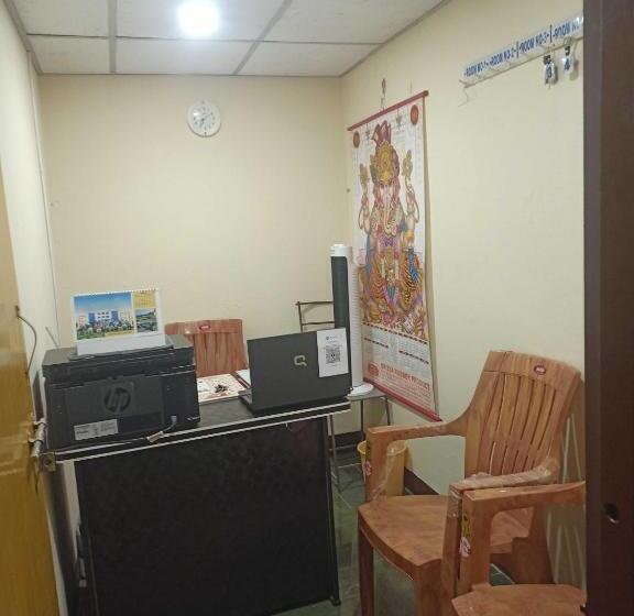 Hotel Oyo Sai Inn, A Guest House