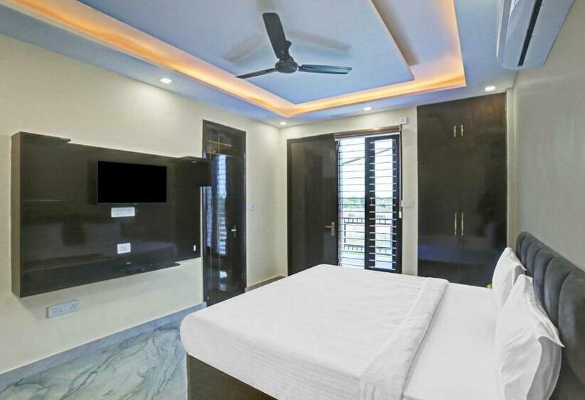 Hotel Oyo Shiva The Midas Farm