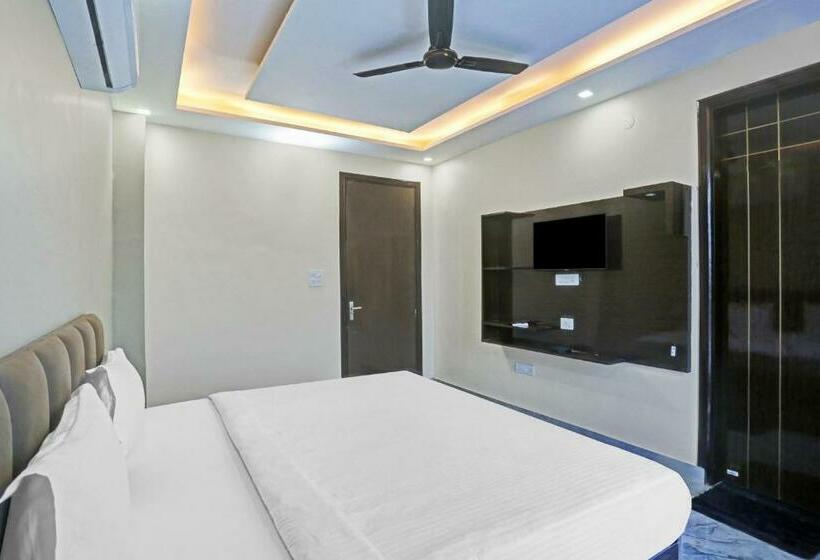 Hotel Oyo Shiva The Midas Farm