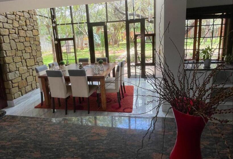 بنسيون Gucci Manor Boutique Guesthouse