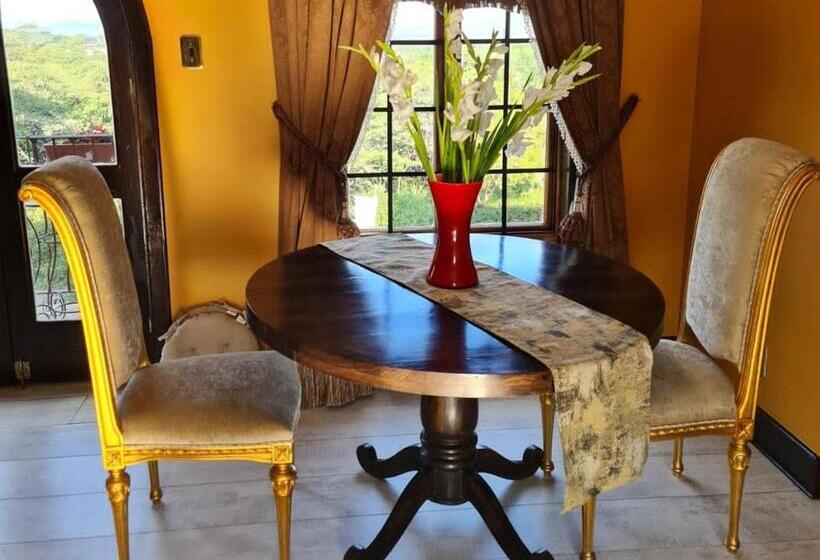 بنسيون Gucci Manor Boutique Guesthouse