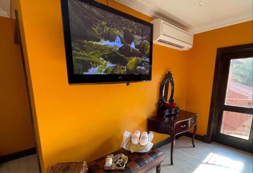 بنسيون Gucci Manor Boutique Guesthouse