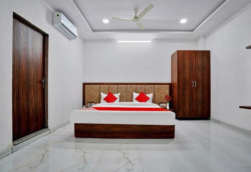 ホテル O Raj Villas