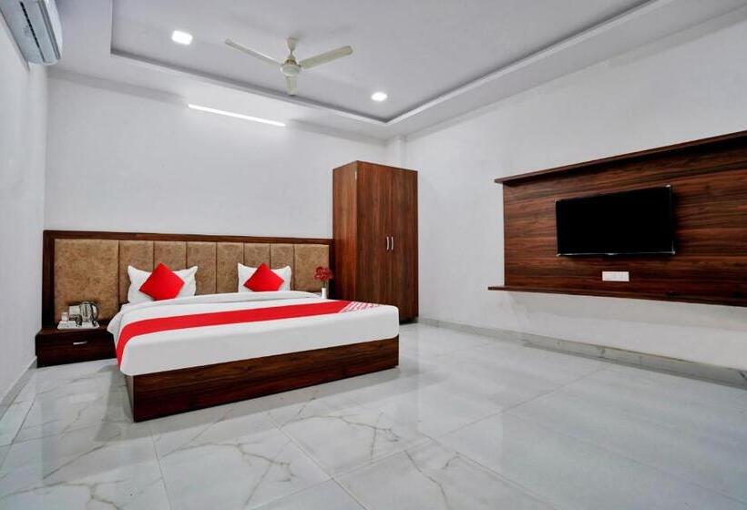 ホテル O Raj Villas