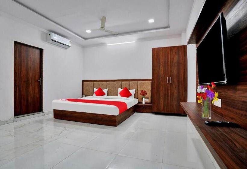 ホテル O Raj Villas