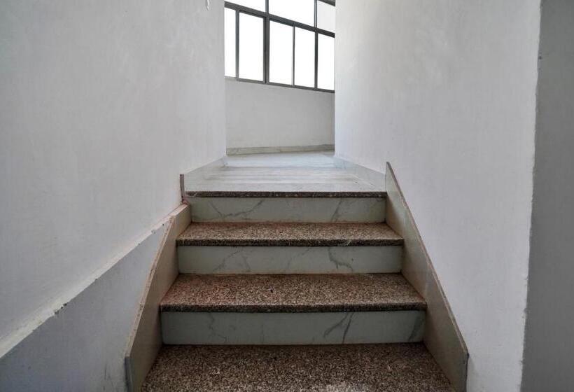 ホテル O Raj Villas