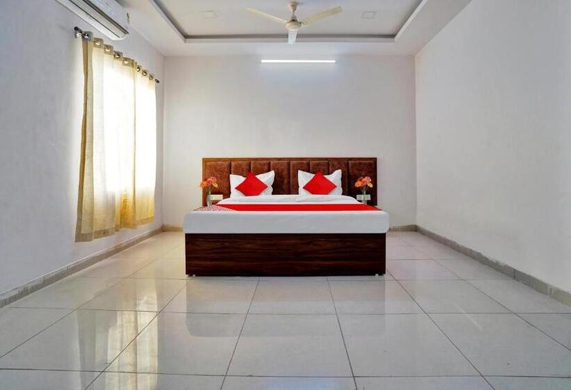 ホテル O Raj Villas