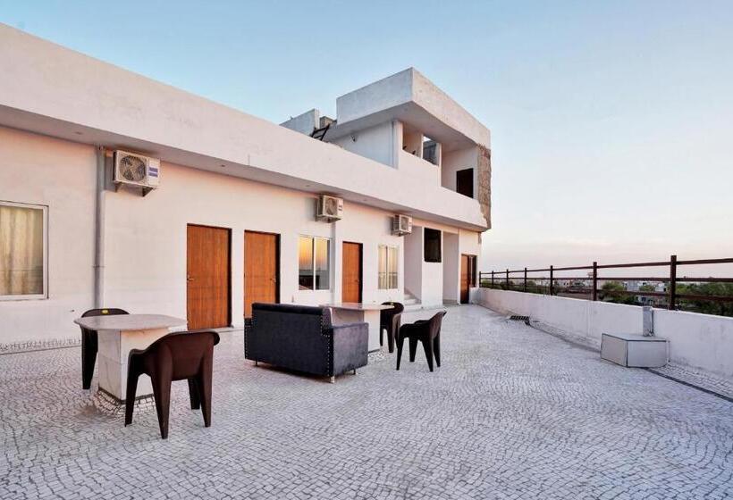 ホテル O Raj Villas