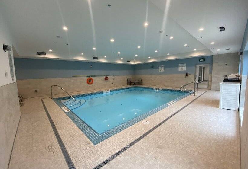 هتل Holiday Inn Express & Suites Courtenay Comox, An Ihg