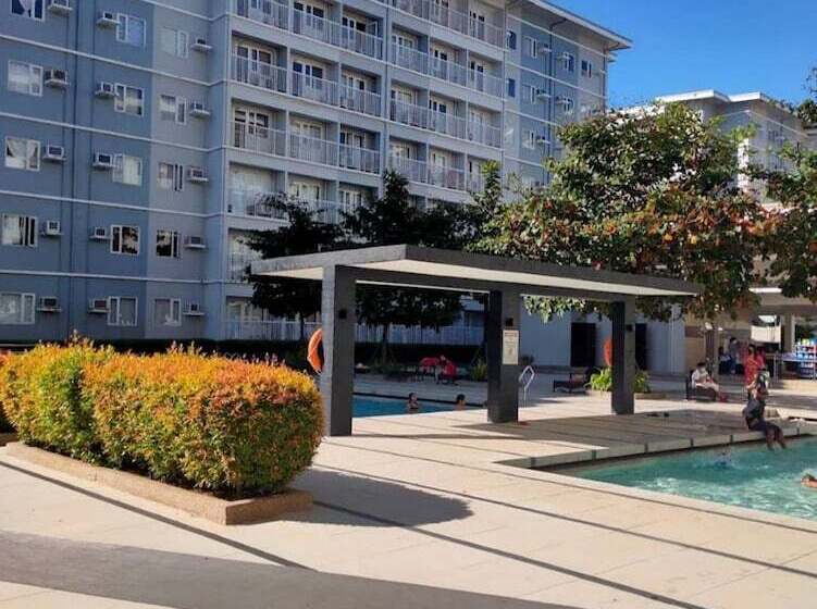 Oyo 936 Yumis Condotel Trees Residences