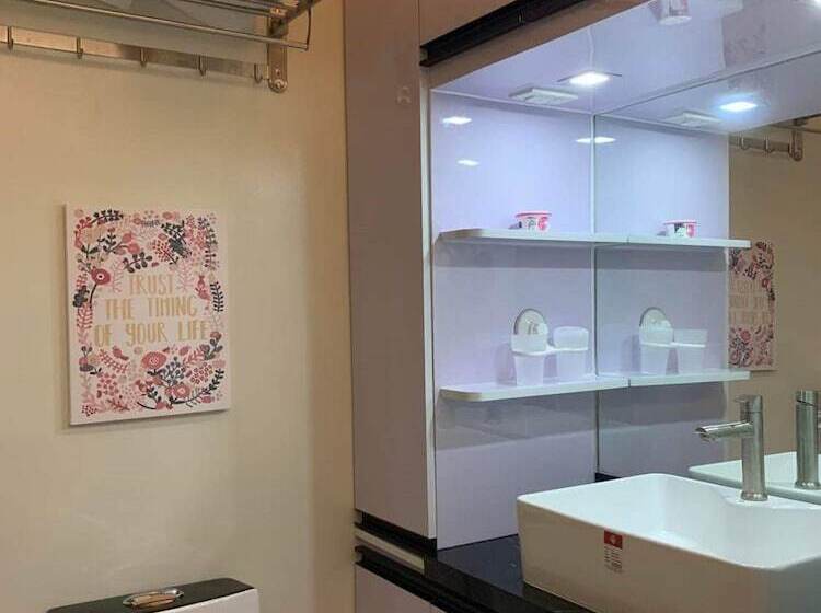 Oyo 936 Yumis Condotel Trees Residences