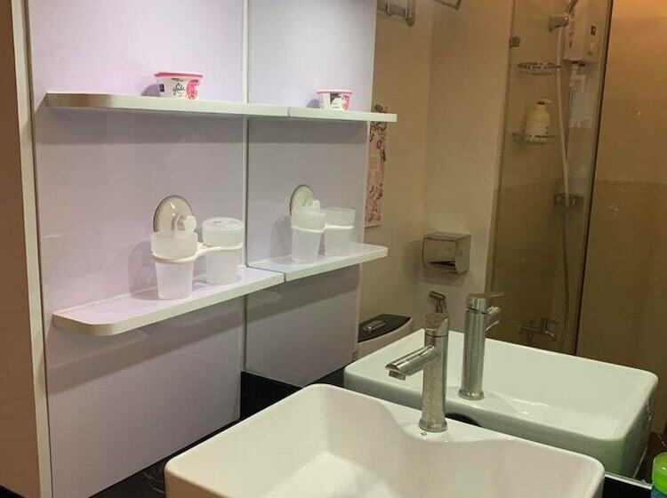 Oyo 936 Yumis Condotel Trees Residences