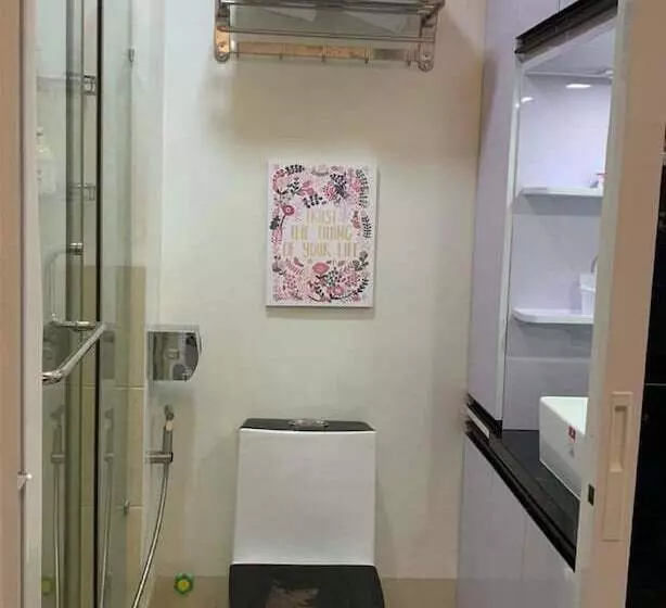 Oyo 936 Yumis Condotel Trees Residences