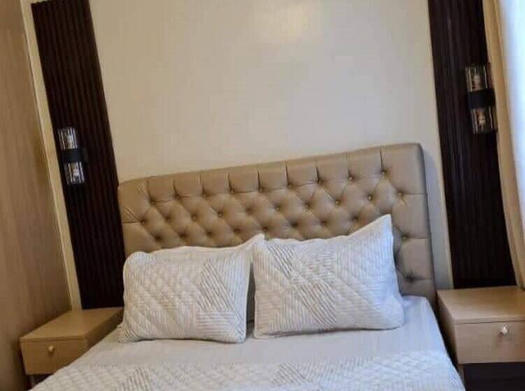 Oyo 936 Yumis Condotel Trees Residences