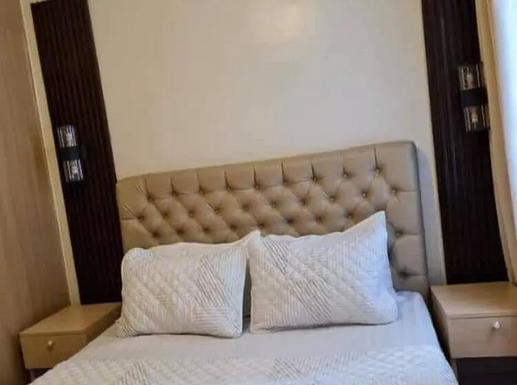 Oyo 936 Yumis Condotel Trees Residences