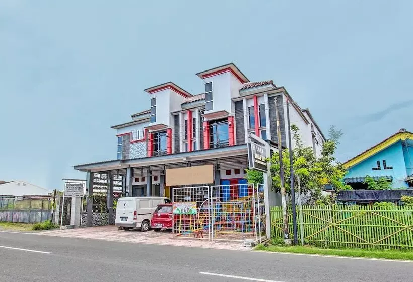 Hotelli Oyo 92294 Amole Homestay Syariah