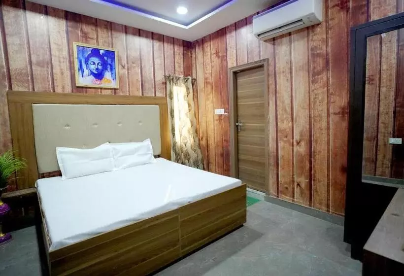 ユースホステル Dwaraka Inn    Lpu Law Gate    Super Deluxe Rooms For Parents, Students, Couples, Corporate