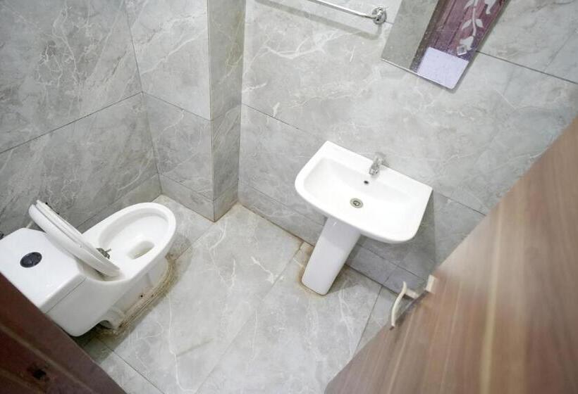 Schronisko Dwaraka Inn Lpu Law Gate Super Deluxe Rooms For Parents, Students, Couples, Corporate