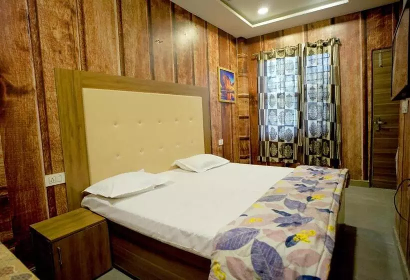 ユースホステル Dwaraka Inn    Lpu Law Gate    Super Deluxe Rooms For Parents, Students, Couples, Corporate