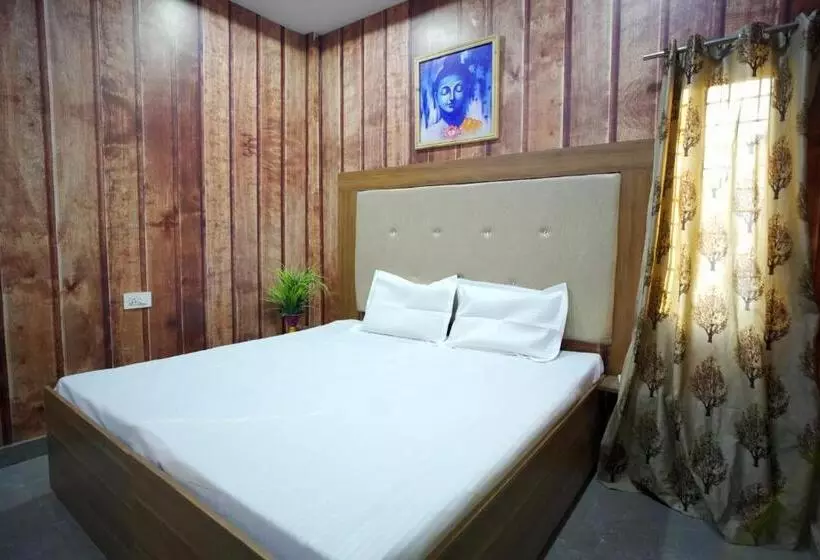 ユースホステル Dwaraka Inn    Lpu Law Gate    Super Deluxe Rooms For Parents, Students, Couples, Corporate