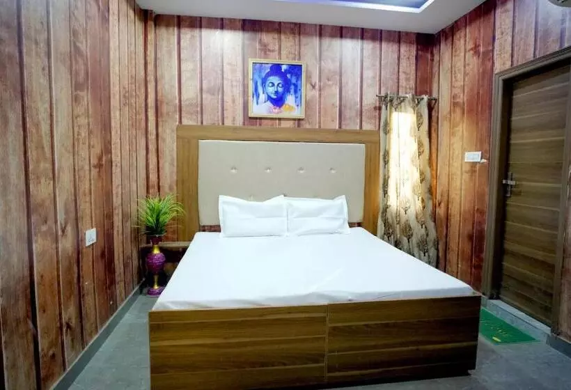 ユースホステル Dwaraka Inn    Lpu Law Gate    Super Deluxe Rooms For Parents, Students, Couples, Corporate