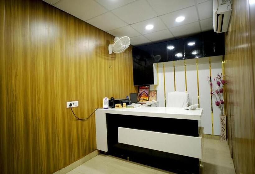 Schronisko Dwaraka Inn Lpu Law Gate Super Deluxe Rooms For Parents, Students, Couples, Corporate