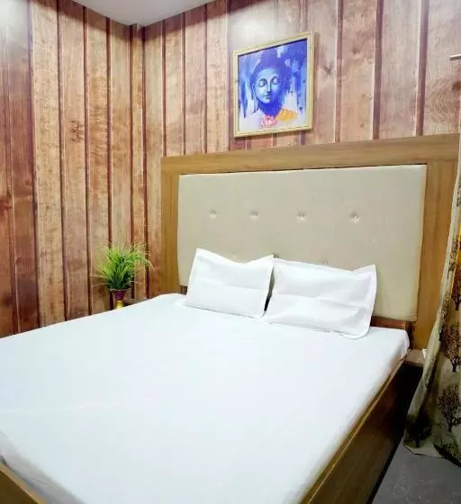 ユースホステル Dwaraka Inn    Lpu Law Gate    Super Deluxe Rooms For Parents, Students, Couples, Corporate