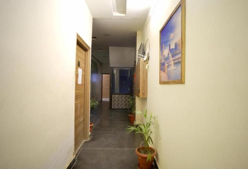 Schronisko Dwaraka Inn Lpu Law Gate Super Deluxe Rooms For Parents, Students, Couples, Corporate