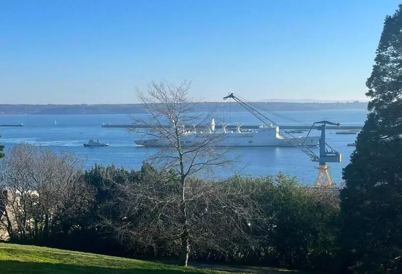 تختخواب و صبحانه Brest And Breakfast Vue Mer