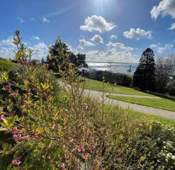 تختخواب و صبحانه Brest And Breakfast Vue Mer