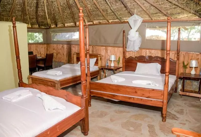 هتل Giraffe Hills Mara Camp