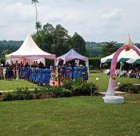 تختخواب و صبحانه Hillview Eco Tourism Resort