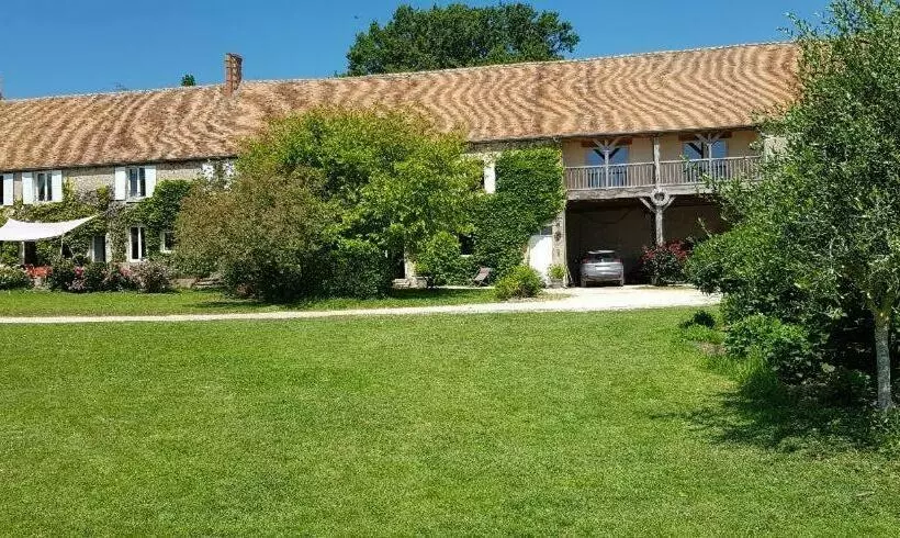 ベッドアンドブレックファースト La Charbonnière