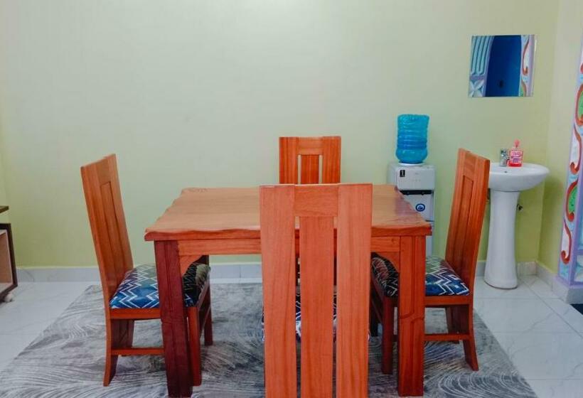 تختخواب و صبحانه Roberts Villas